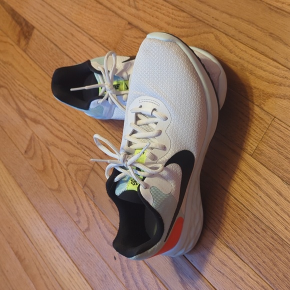 Women's Nike revolution - Picture 3 of 4